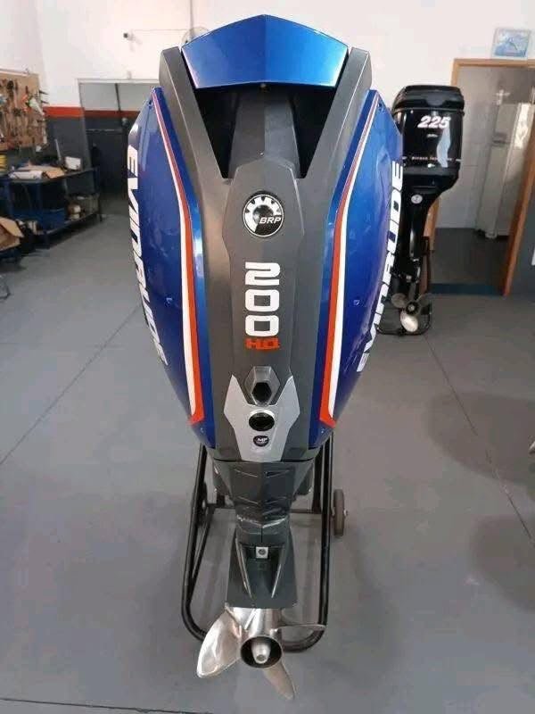 Evinrude 200HP Used Outboard Motor – 2018 – 205 Hours – Long Shaft